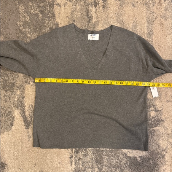 NWT Old Navy Charcoal V-Neck Sweater - Picture 6 of 9